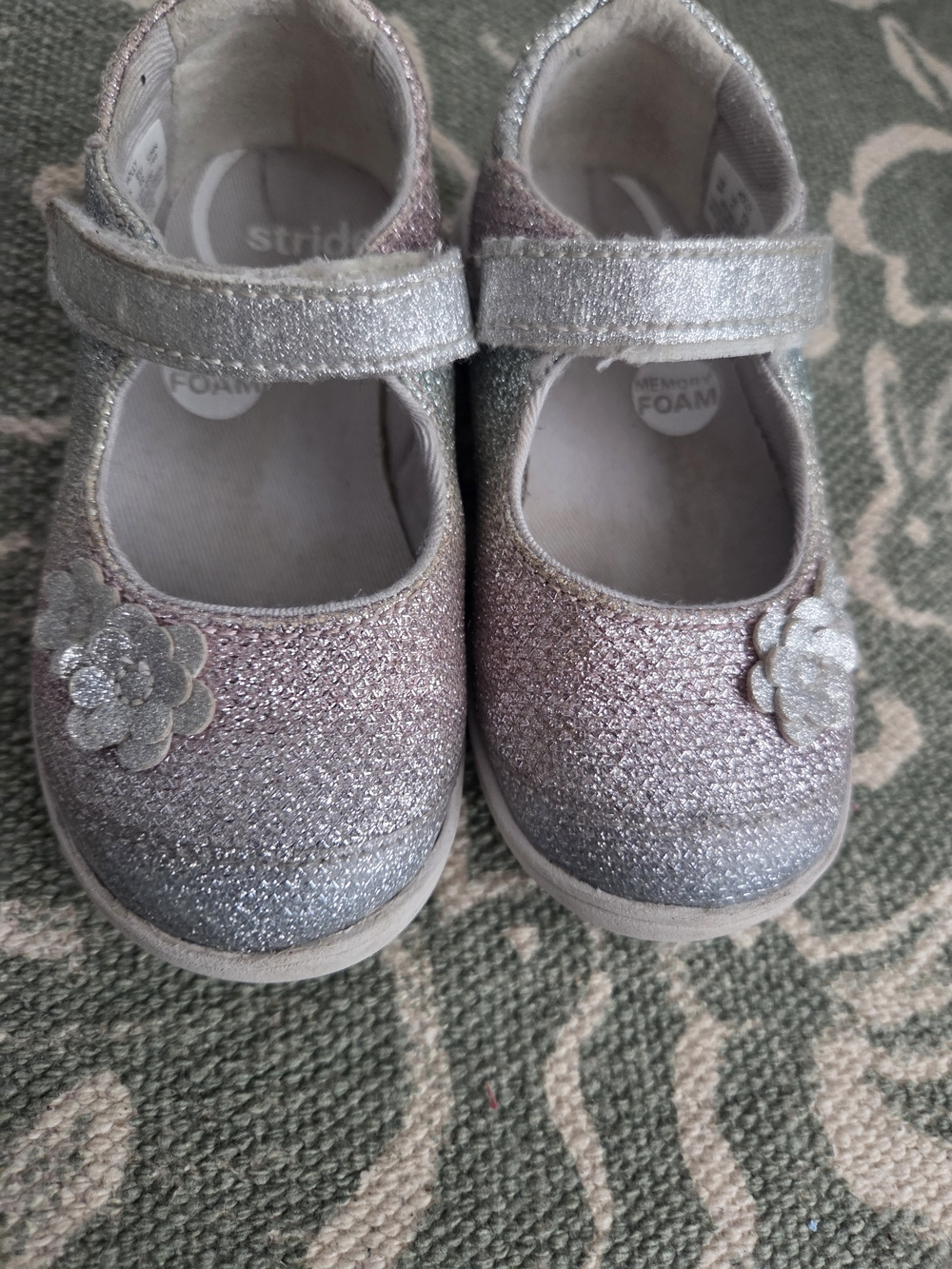 Stride Rite Holly Mary Jane shoes ✨
Size 6 toddler
